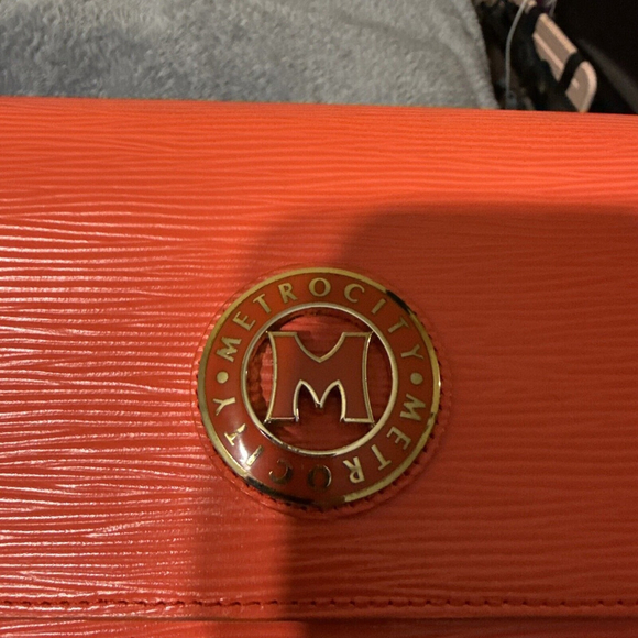 Metro City Handbag Clutch Crossbody With Strap coral orange - Picture 2 of 10